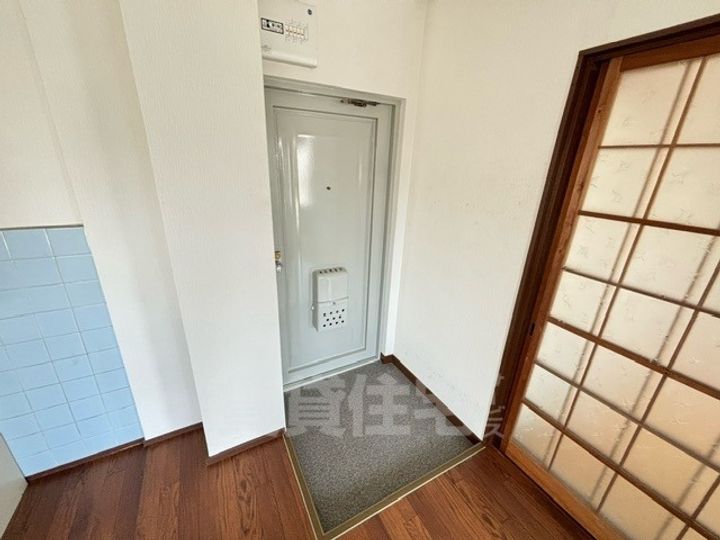 富士ハイツの玄関