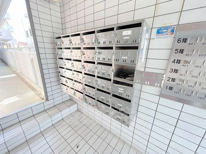 ルネ・アルマーニのその他画像
