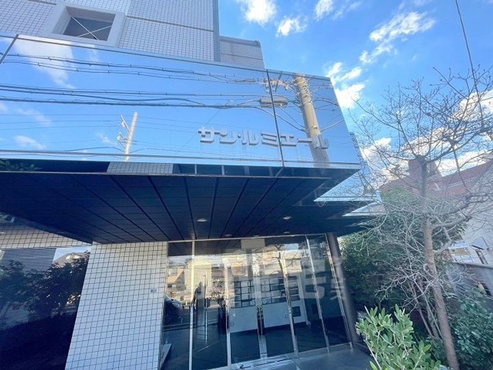 サン・ルミエールの周辺