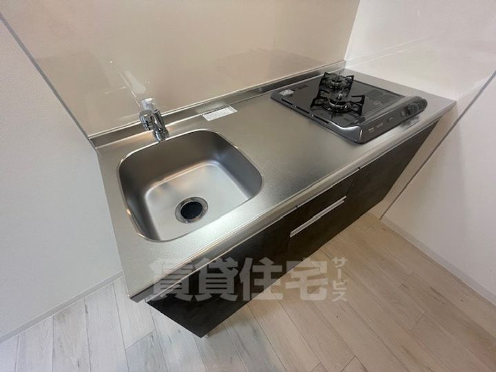 大阪府堺市西区浜寺石津町東5丁の賃貸アパートのキッチン