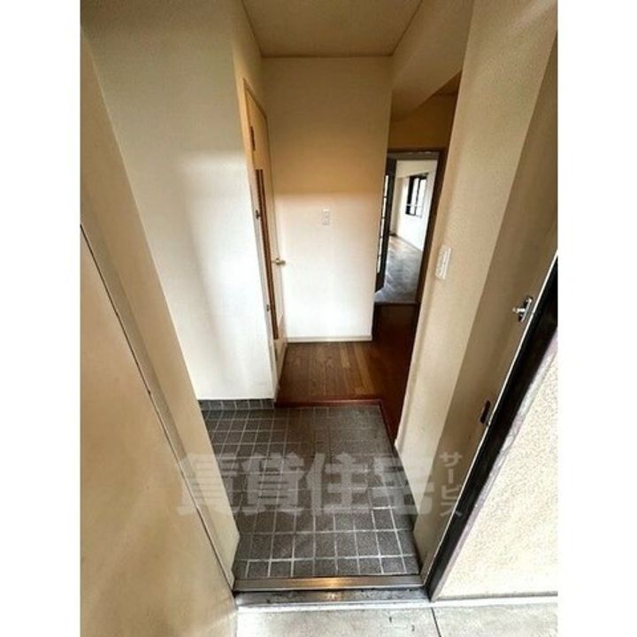 エクセレント山房の玄関