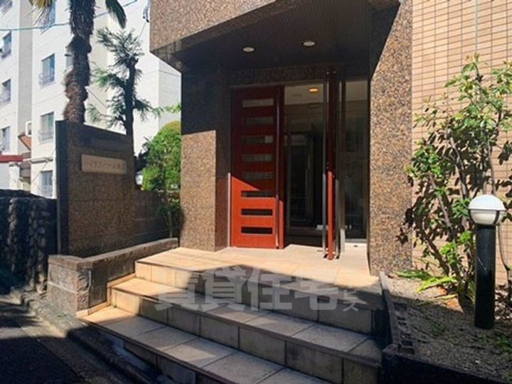 ハイリスベーネ池下の玄関