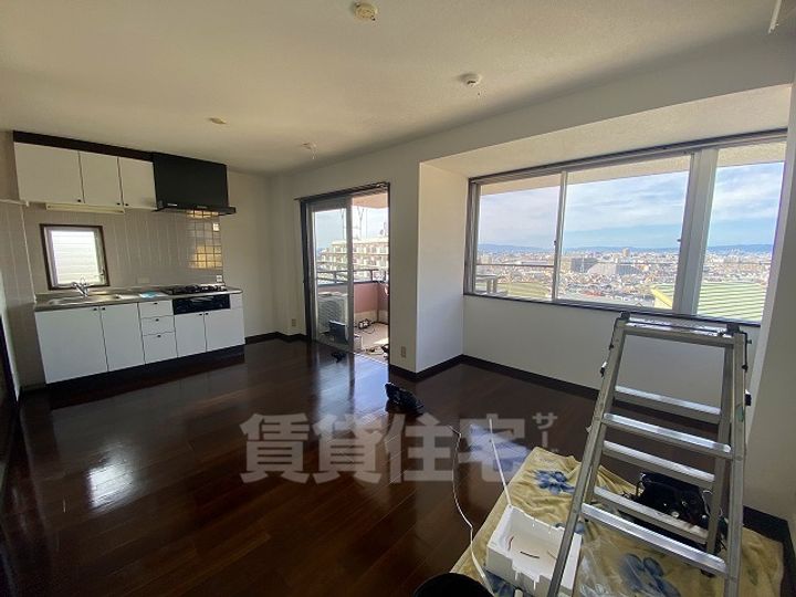 大阪府東大阪市東石切町4丁目の賃貸マンションの居間