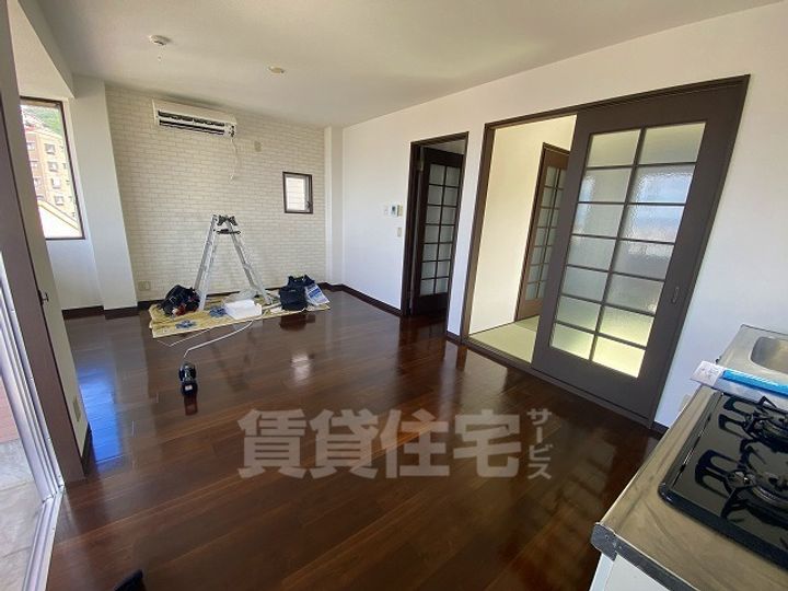 大阪府東大阪市東石切町4丁目の賃貸マンションの居間