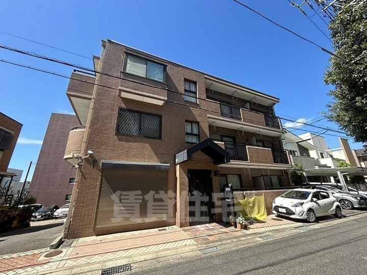 グランプラス覚王山の外観