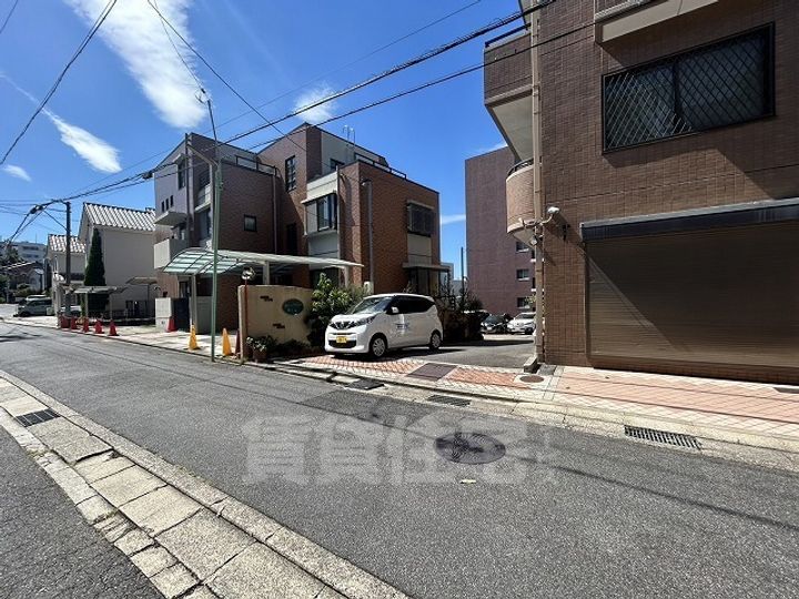 グランプラス覚王山の玄関