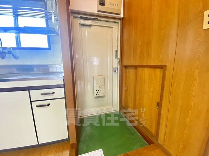 寿美礼ビル(スミレビル)301の玄関