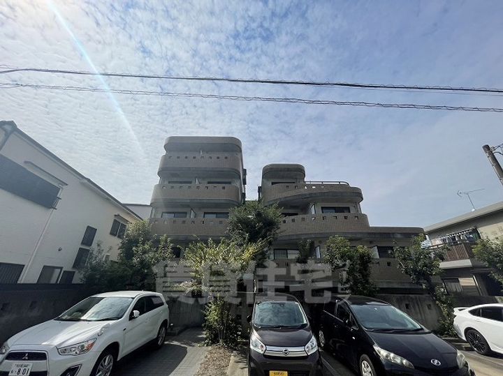 愛知県名古屋市緑区鳴海町字白山の賃貸マンションの外観