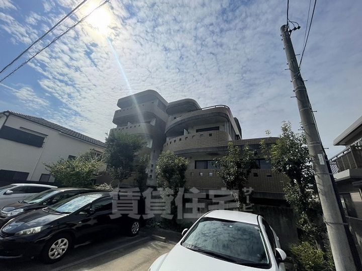 愛知県名古屋市緑区鳴海町字白山の賃貸マンションの外観