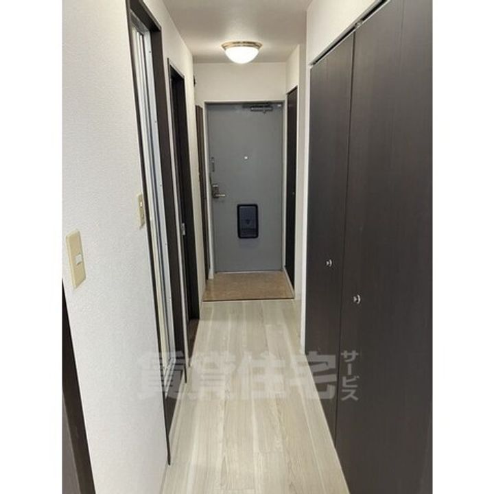 愛知県名古屋市緑区鳴海町字白山の賃貸マンションの玄関