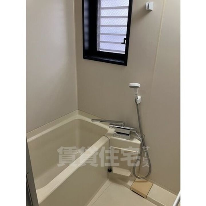 愛知県名古屋市緑区鳴海町字白山の賃貸マンションの風呂