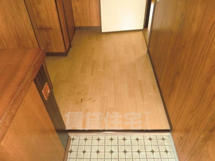 植田マンションの玄関