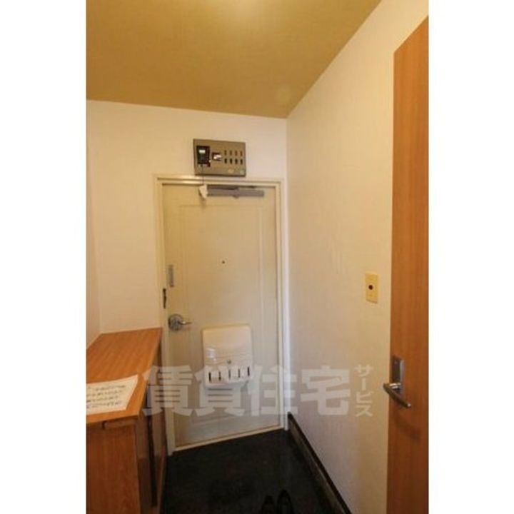 コーポやすり苑の玄関