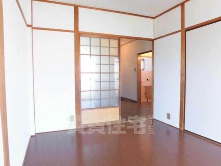 大阪府豊中市螢池中町2丁目の賃貸マンションの寝室
