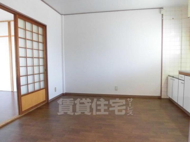 大阪府豊中市螢池中町2丁目の賃貸マンションの居間