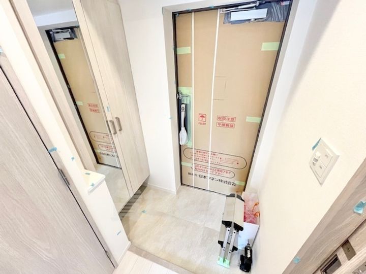 大阪府茨木市天王1丁目の賃貸マンションの玄関