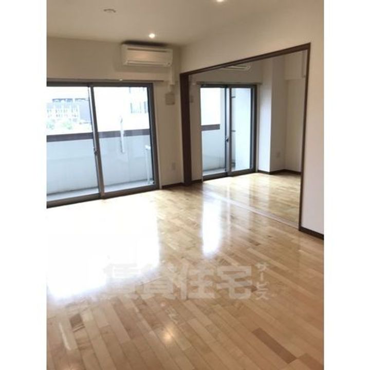 ロイヤルパークス千種の居間