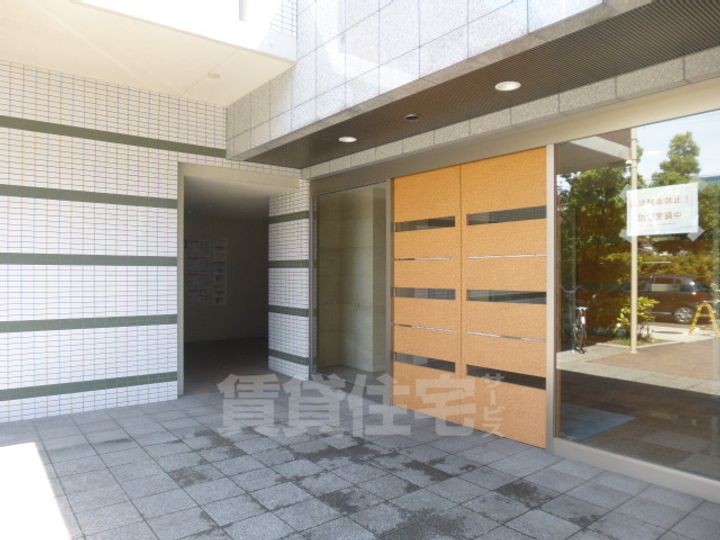 ロイヤルパークス千種の玄関
