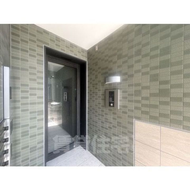 オクカーサ本郷の玄関