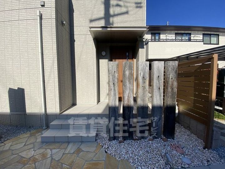 奈良県奈良市中町(一戸建)の賃貸物件の玄関