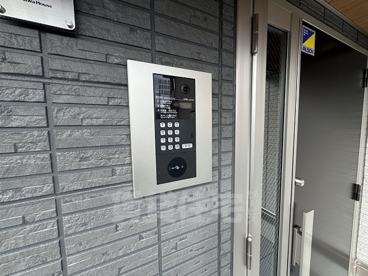 コンフィエ鳴尾の玄関