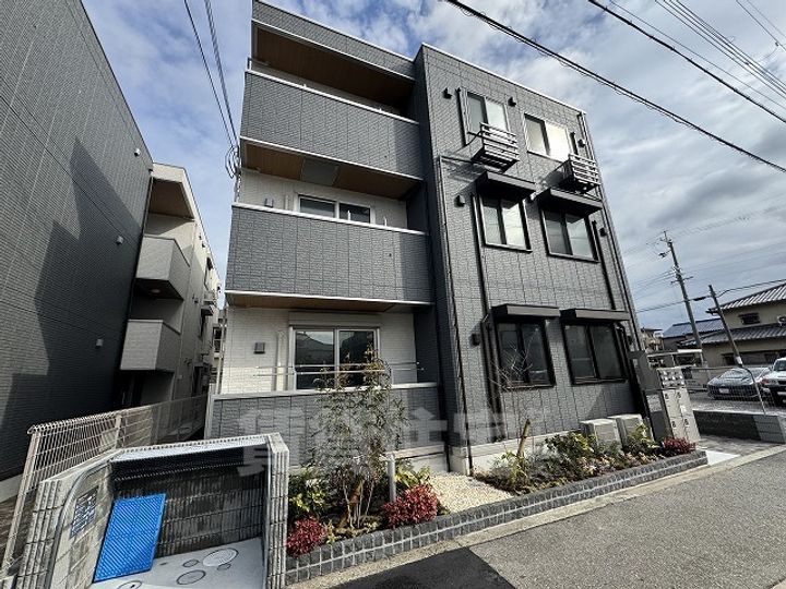 コンフィエ鳴尾の外観