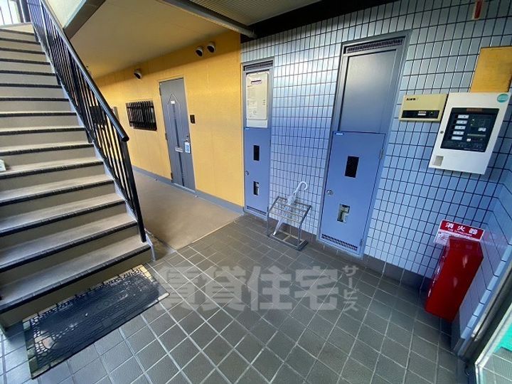 フローラルハイツの玄関