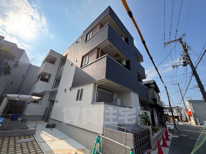 大阪府堺市西区浜寺諏訪森町中2丁の賃貸アパートの外観
