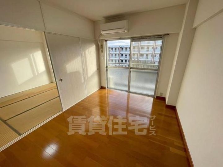 大阪府豊中市浜2丁目の賃貸マンションの子供部屋