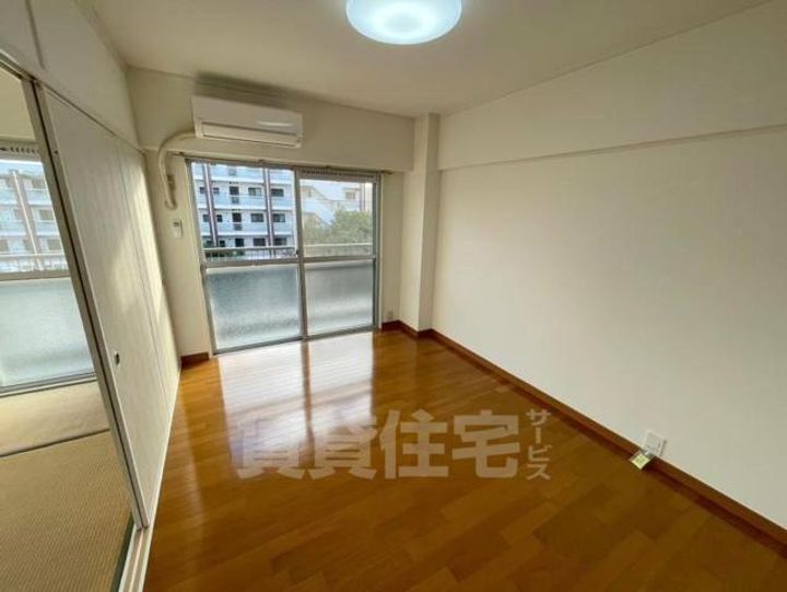 大阪府豊中市浜2丁目の賃貸マンションの子供部屋