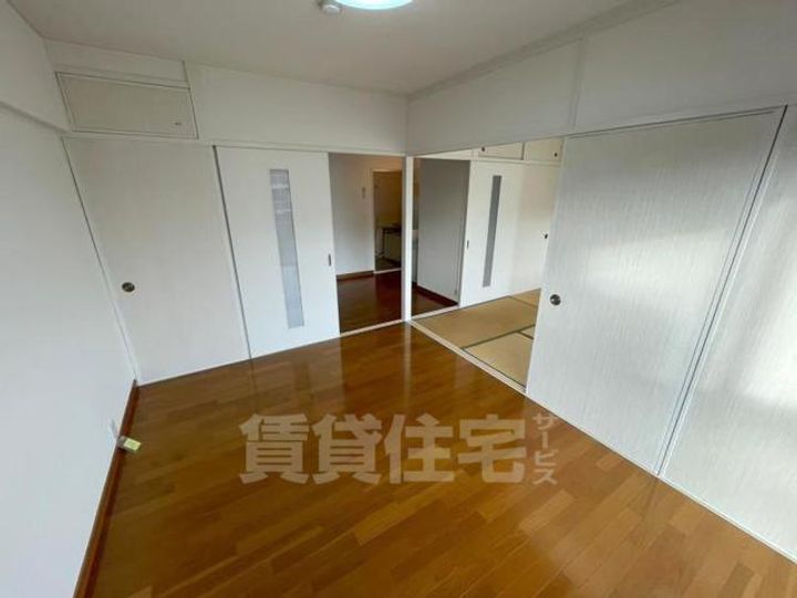 大阪府豊中市浜2丁目の賃貸マンションの子供部屋