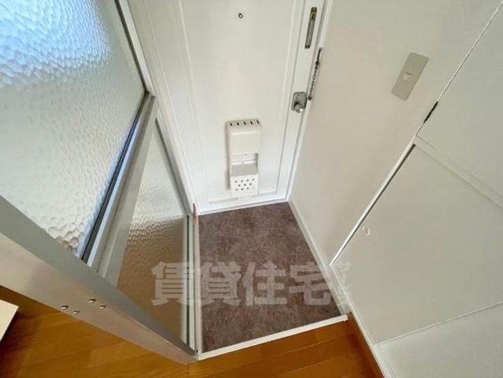 大阪府豊中市浜2丁目の賃貸マンションの玄関