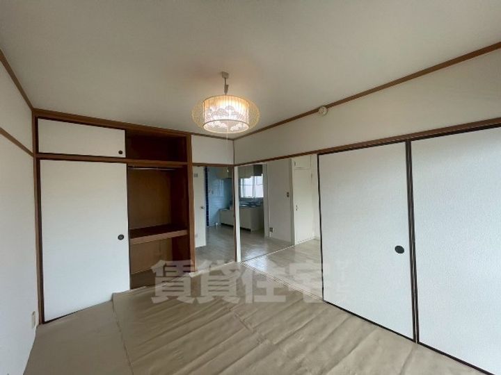 大島ビル城下の居間