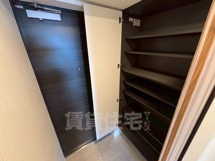 S-RESIDENCE桜本町awesomeの玄関