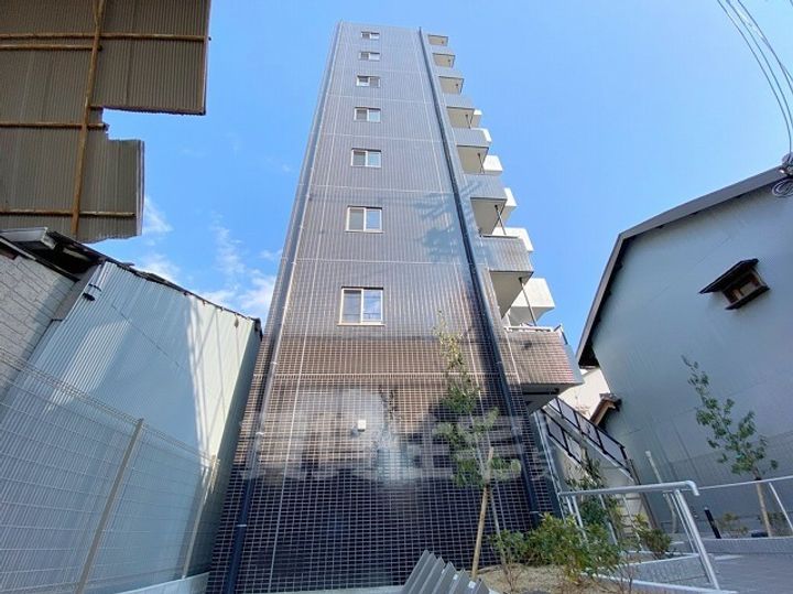 ヒルズ八尾本町の外観