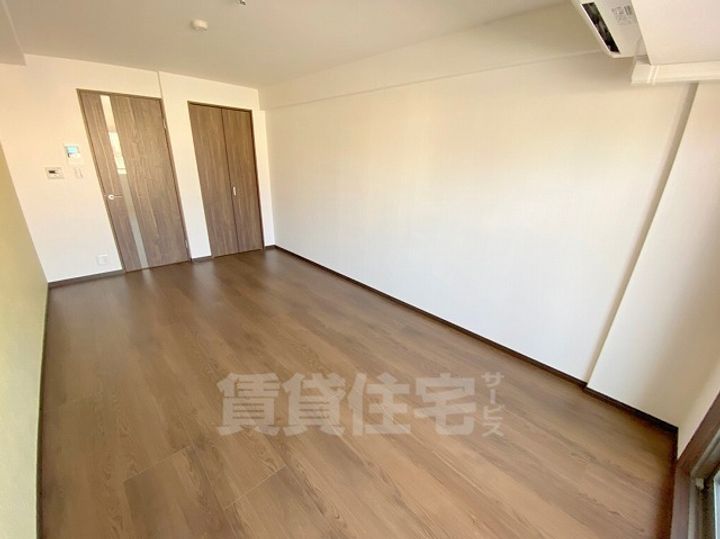 ヒルズ八尾本町の居間