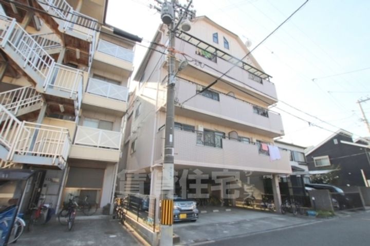 ファミール寺浦の外観