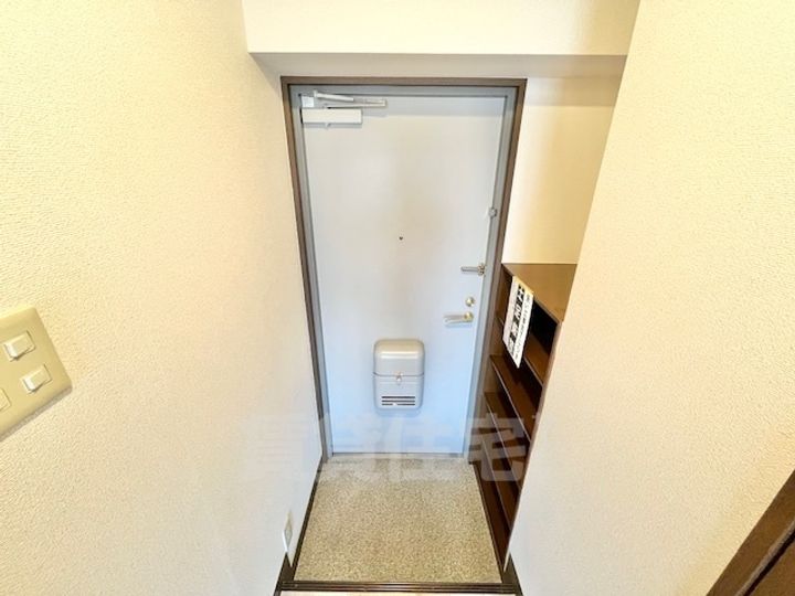 大阪府高槻市富田町3丁目の賃貸マンションの玄関