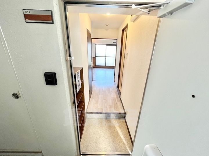 大阪府高槻市富田町3丁目の賃貸マンションの玄関