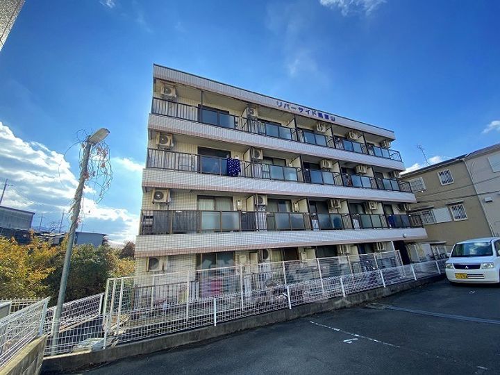 リバーサイド瓢箪山の外観