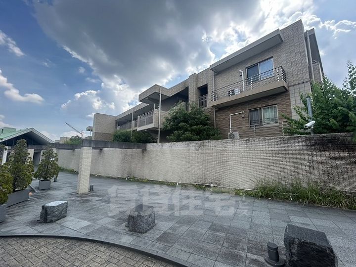 ライオンズヒルズ高峯 参番館の外観