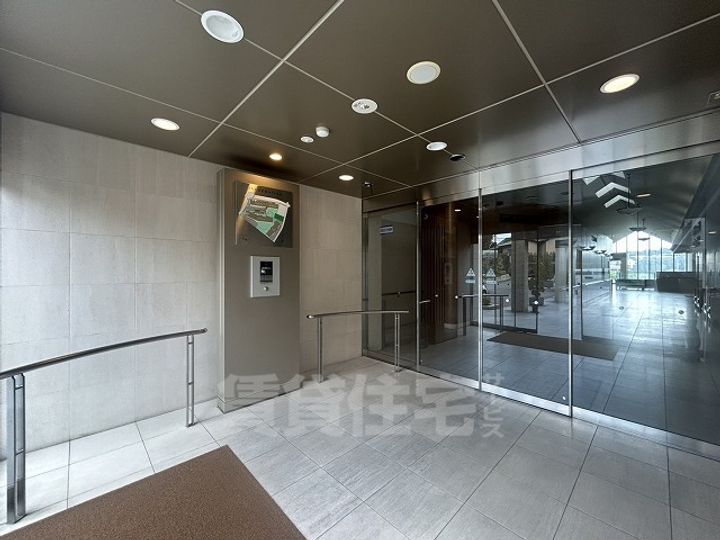 ライオンズヒルズ高峯 参番館の玄関