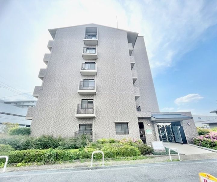 大阪府茨木市東太田3丁目の賃貸マンションの外観