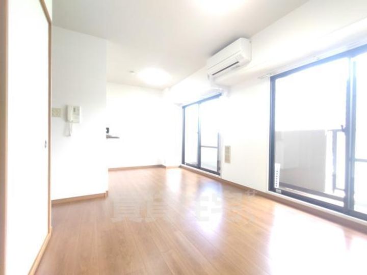 大阪府茨木市東太田3丁目の賃貸マンションの居間