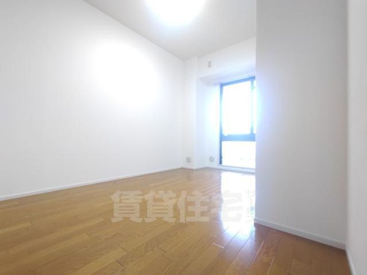 大阪府茨木市東太田3丁目の賃貸マンションの寝室