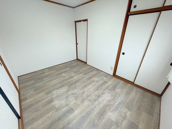 山口白鳥ビルの寝室