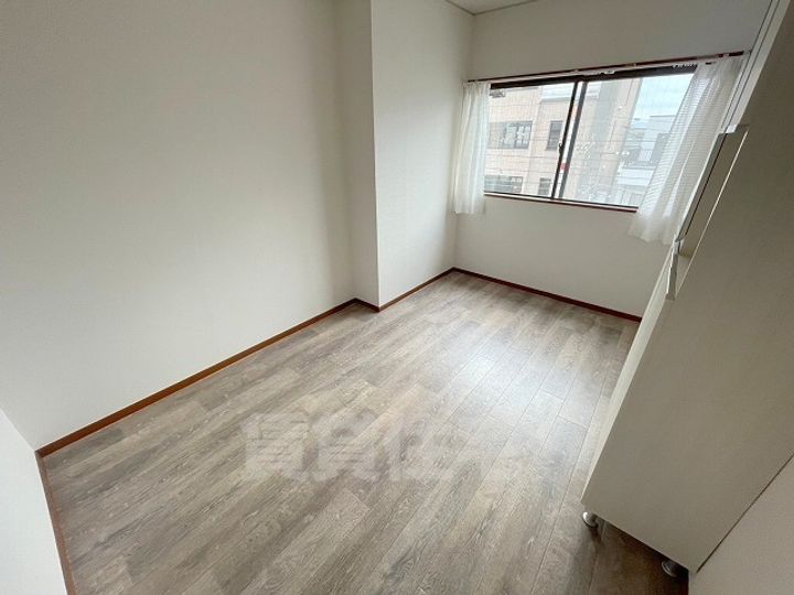 山口白鳥ビルの子供部屋