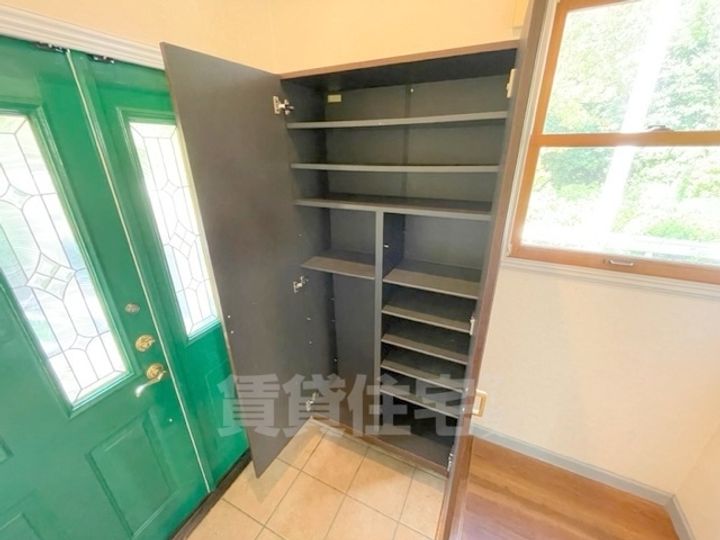 大阪府吹田市佐井寺3丁目(一戸建)の賃貸物件の玄関