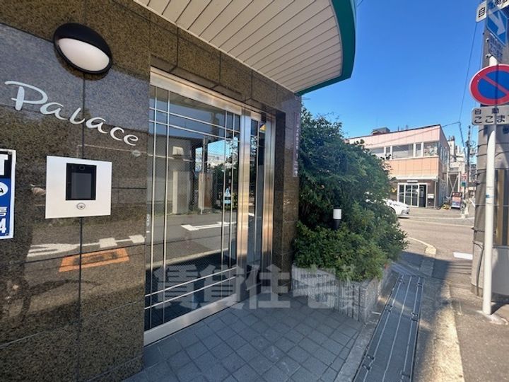 大阪府大阪市住吉区山之内4丁目の賃貸マンションの玄関