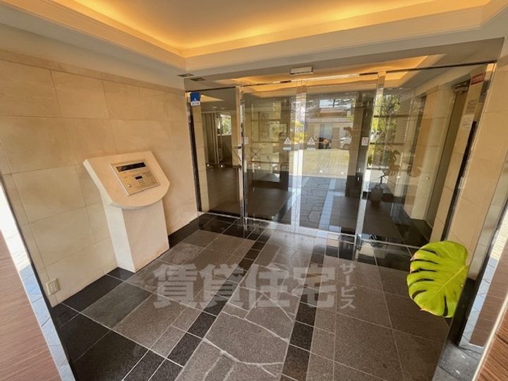 名次町ロジュマンの玄関